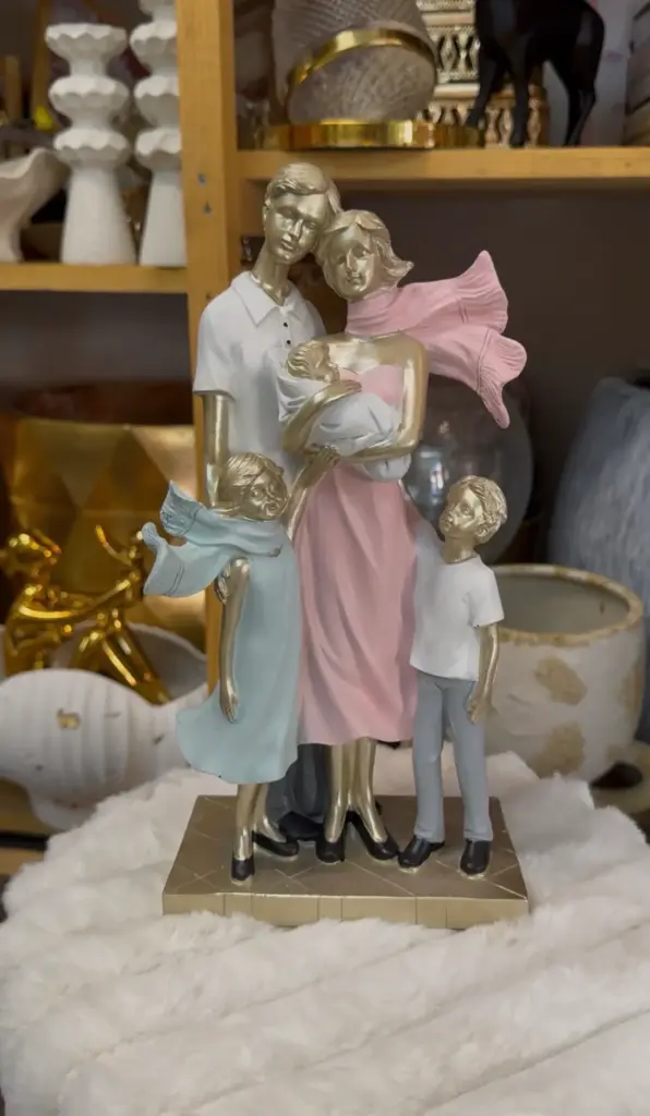 Skulpturë Familjare Elegante